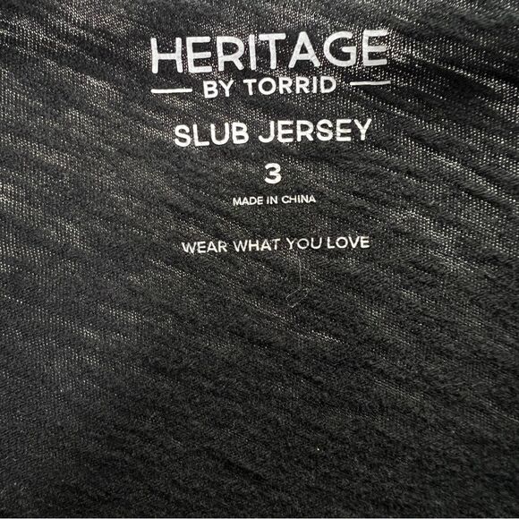 Heritage by Torrid Black Floral Short Sleeve Top - Picture 6 of 9